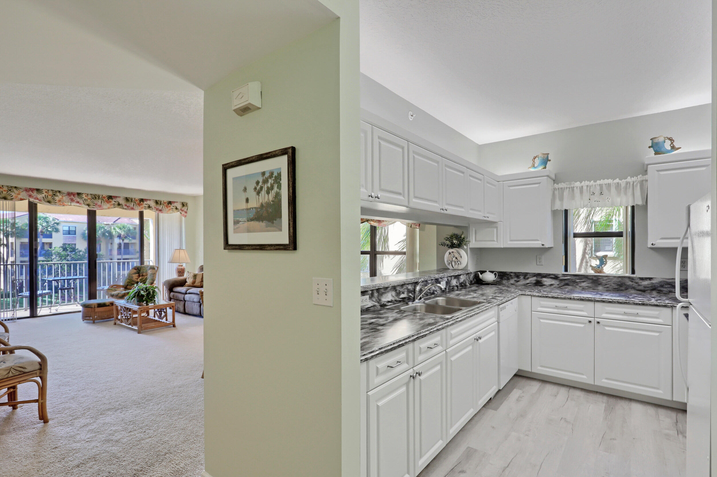 800 Uno Lago Drive 305