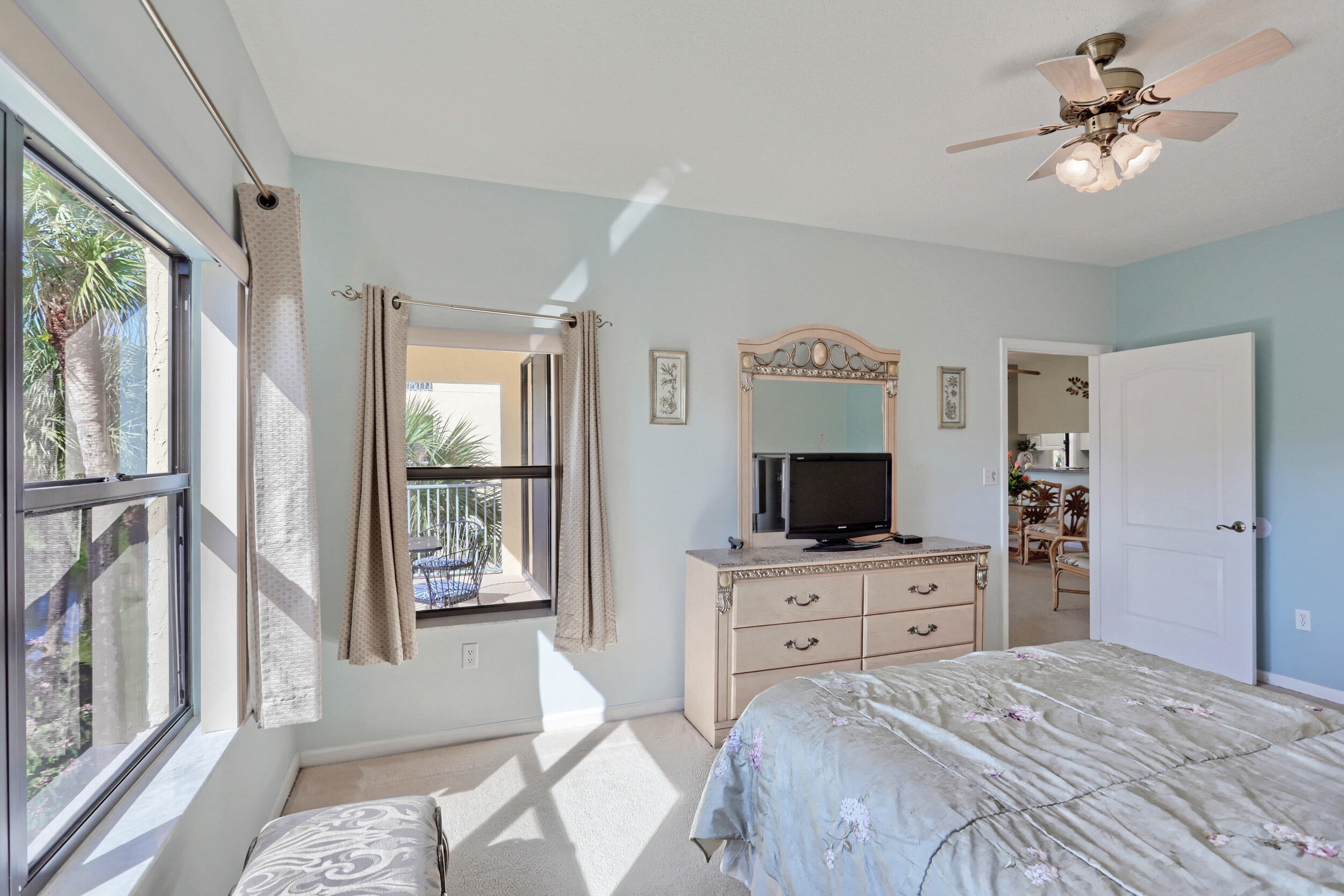 800 Uno Lago Drive 305