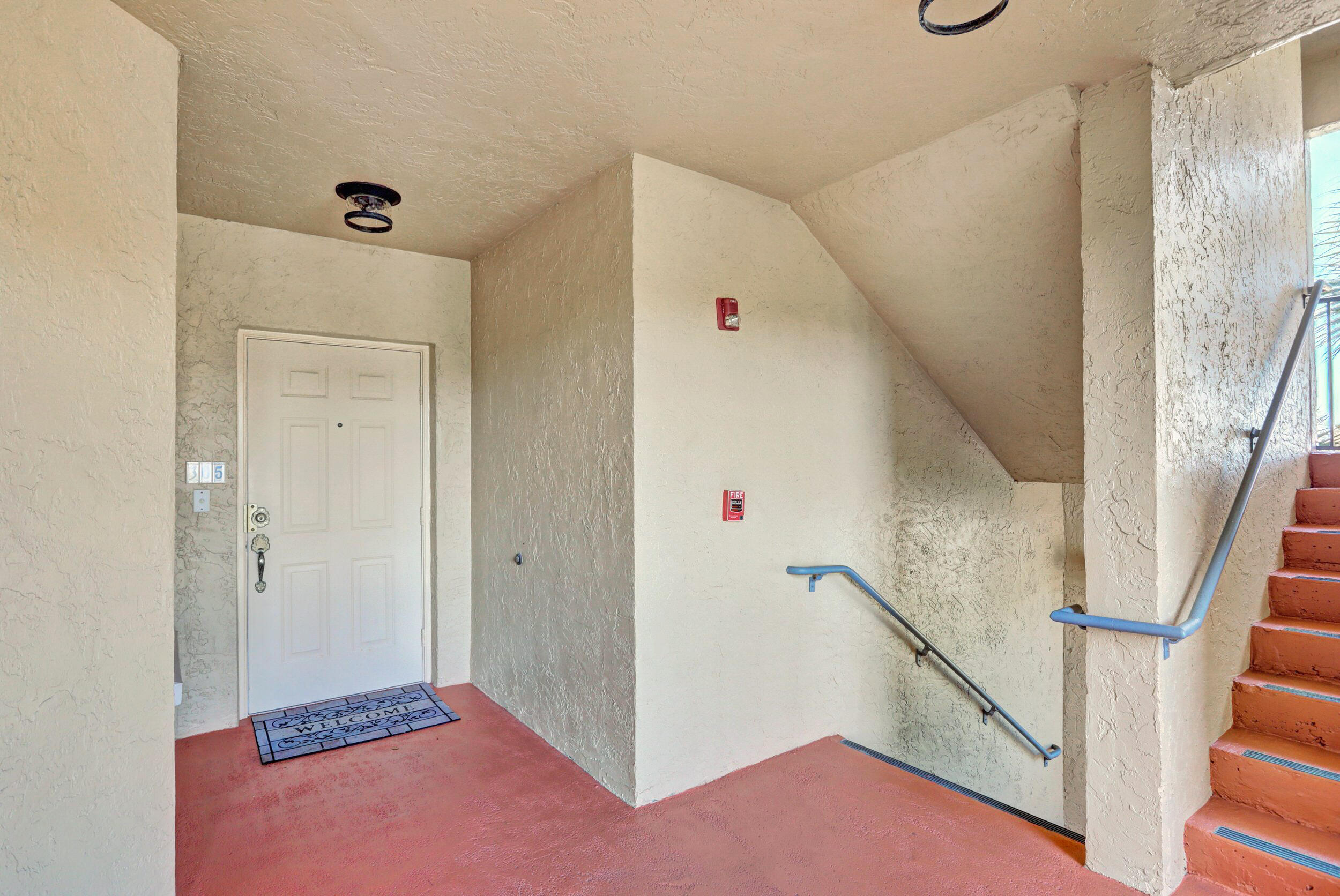 800 Uno Lago Drive 305