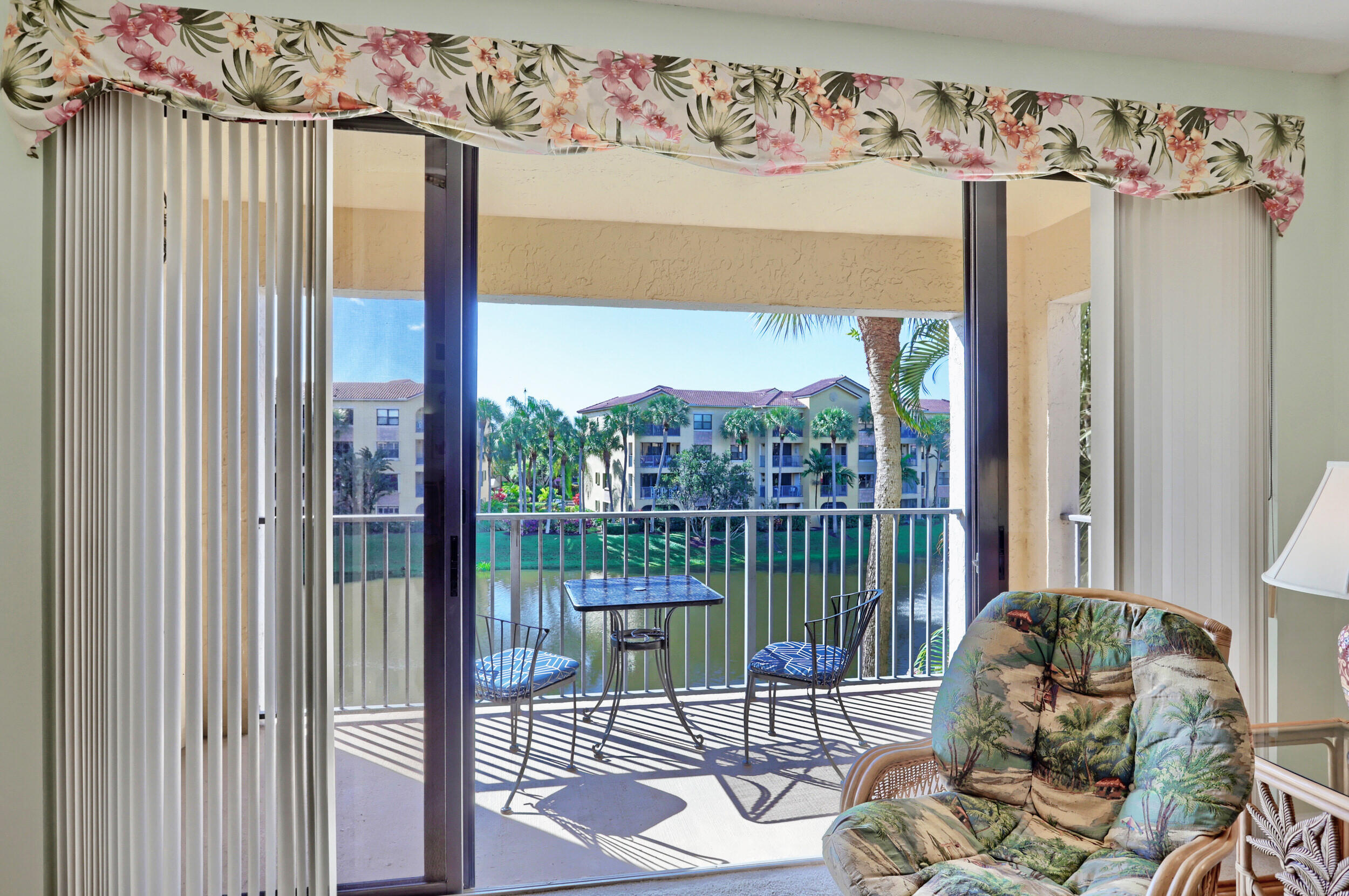 800 Uno Lago Drive 305