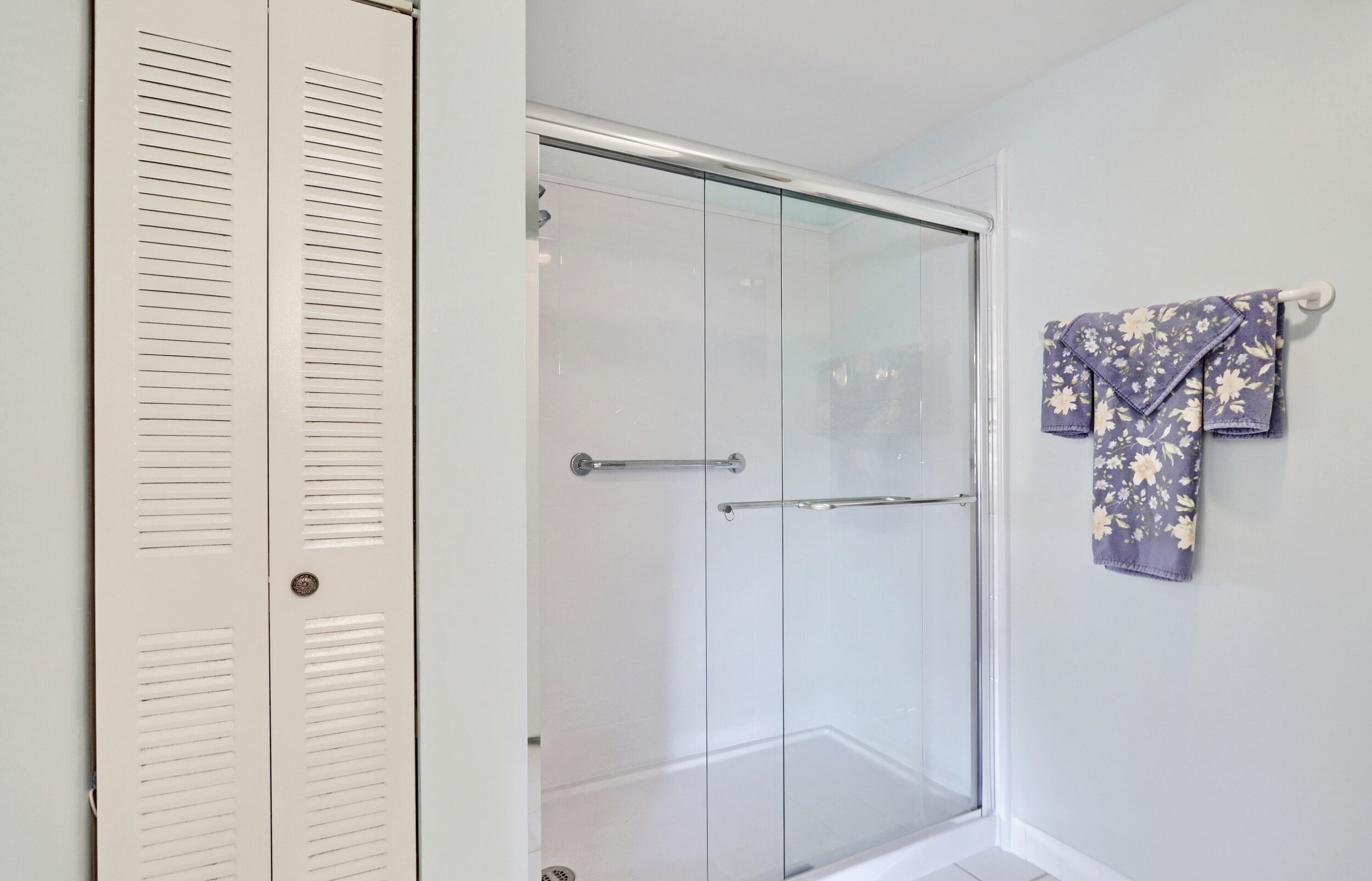 800 Uno Lago Drive 305