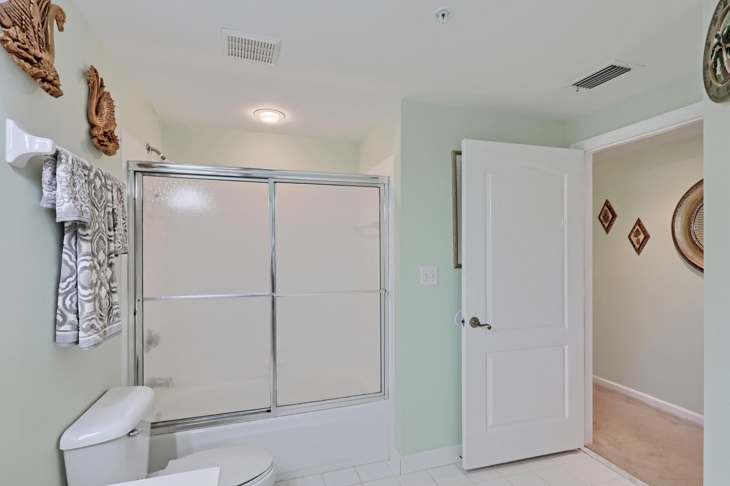 800 Uno Lago Drive 305