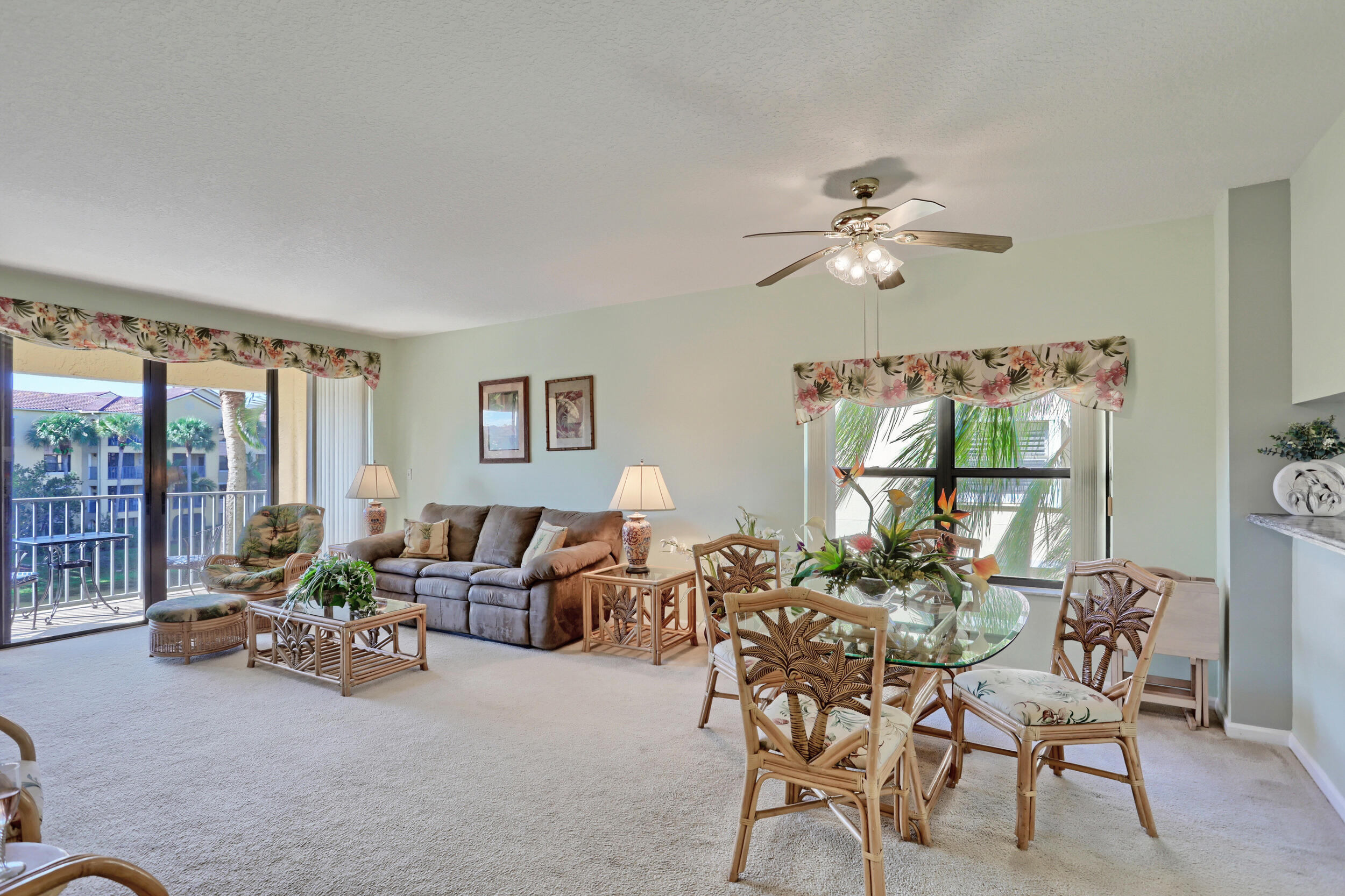 800 Uno Lago Drive 305