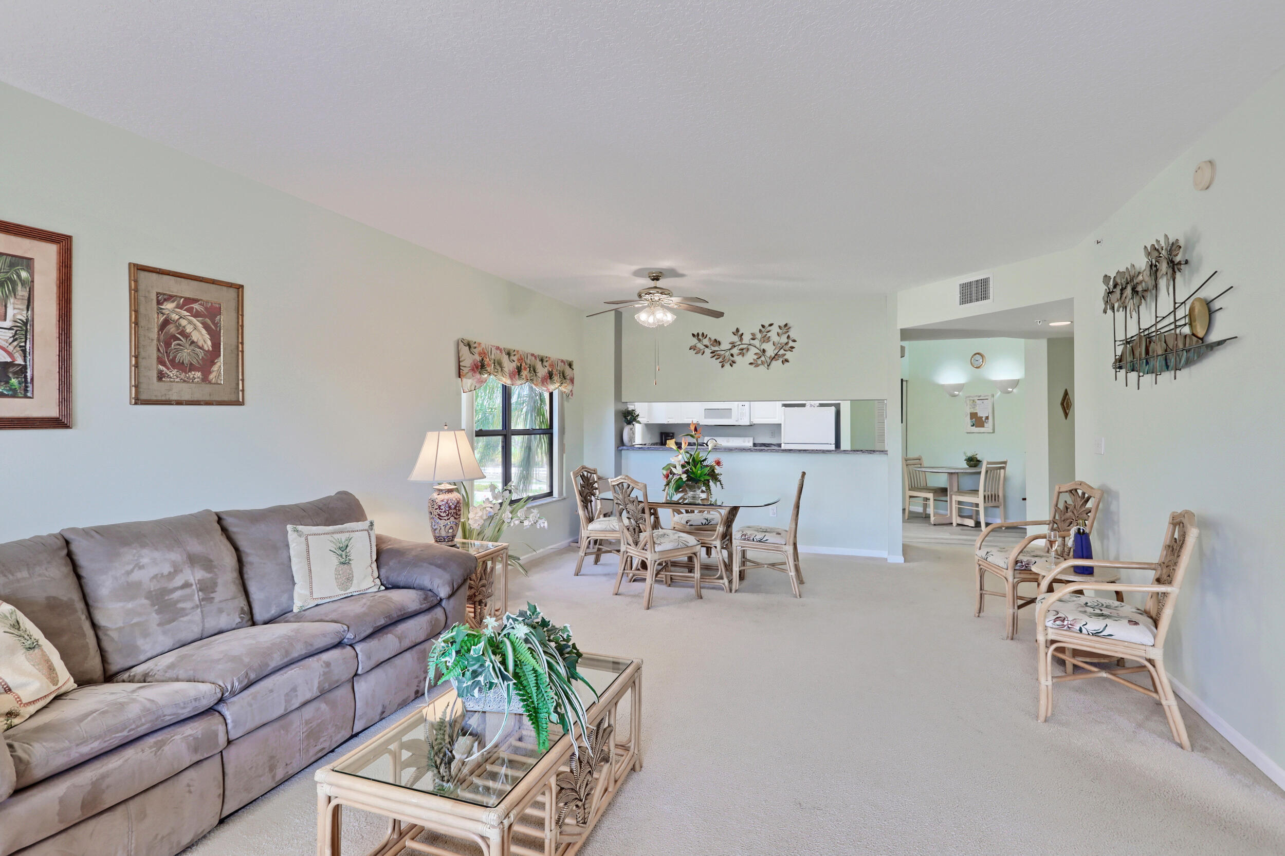 800 Uno Lago Drive 305