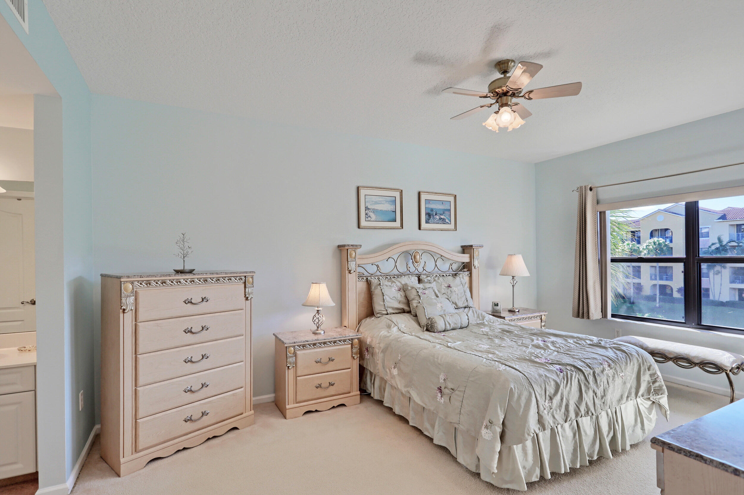 800 Uno Lago Drive 305