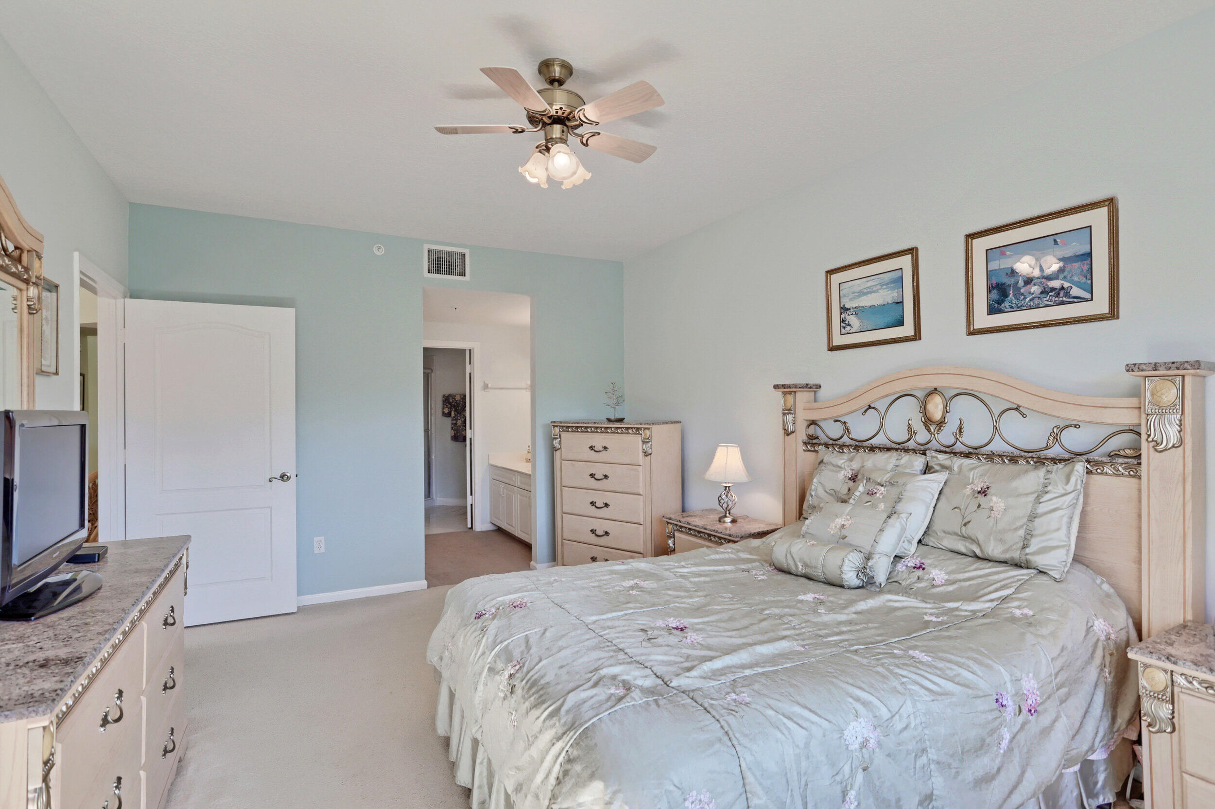 800 Uno Lago Drive 305