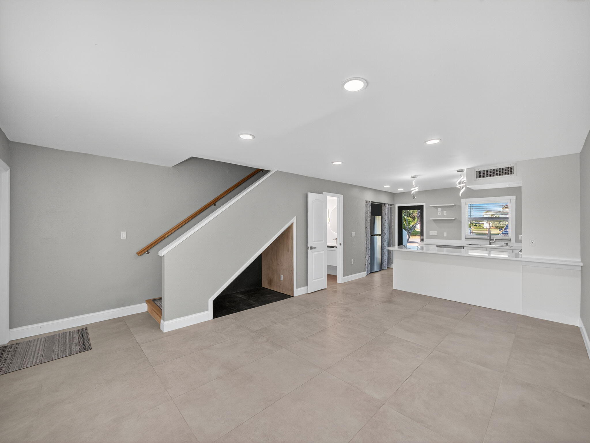 1002 Shorewinds Drive B