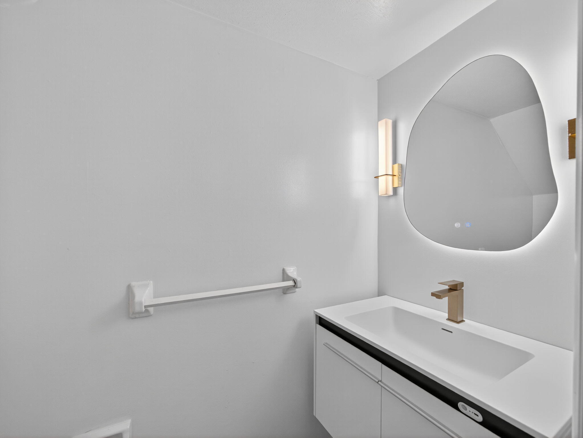 1002 Shorewinds Drive B