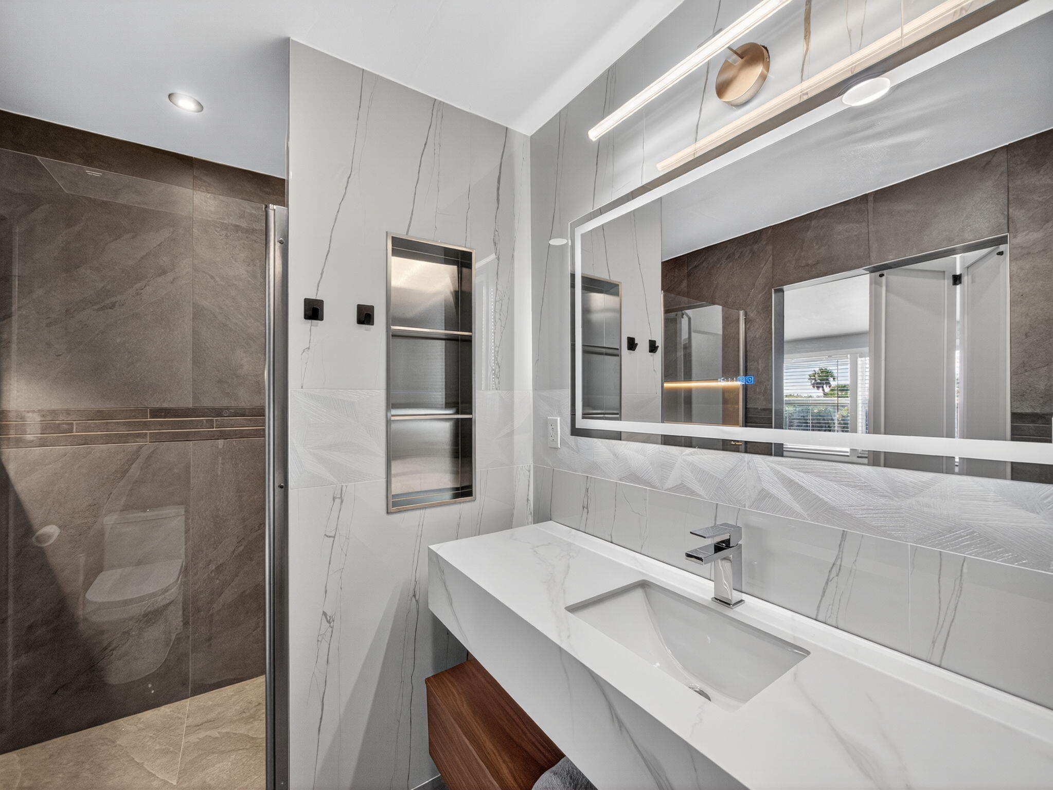 1002 Shorewinds Drive B