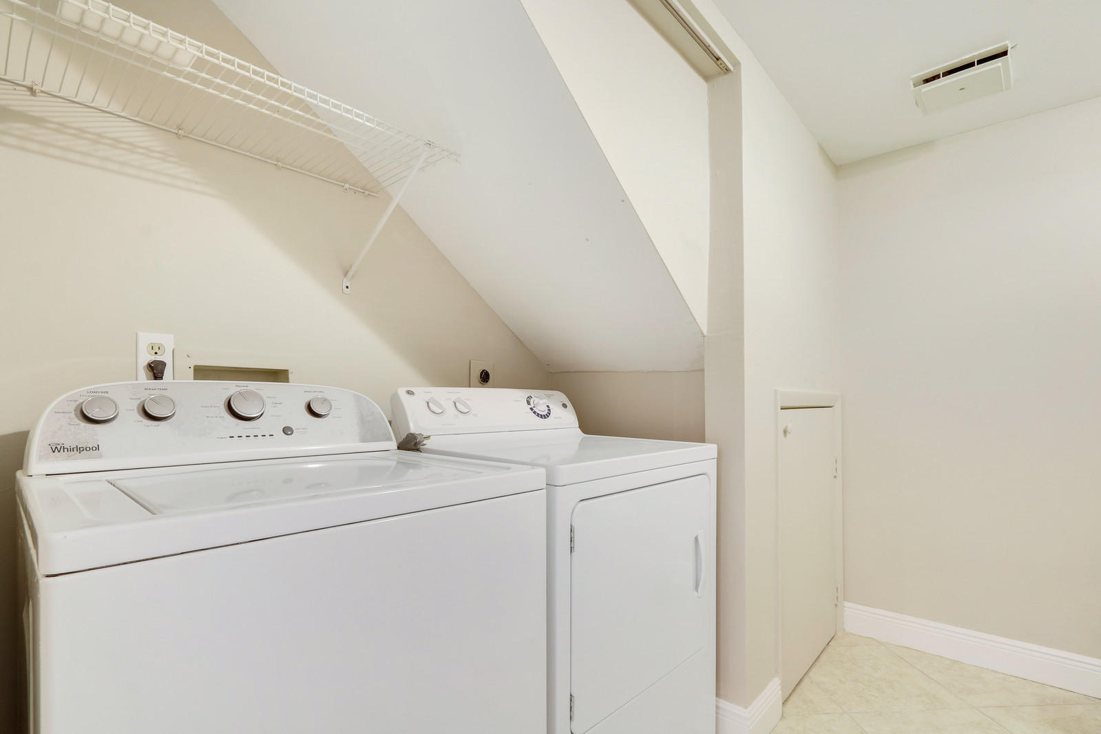 825 Center Street 12a