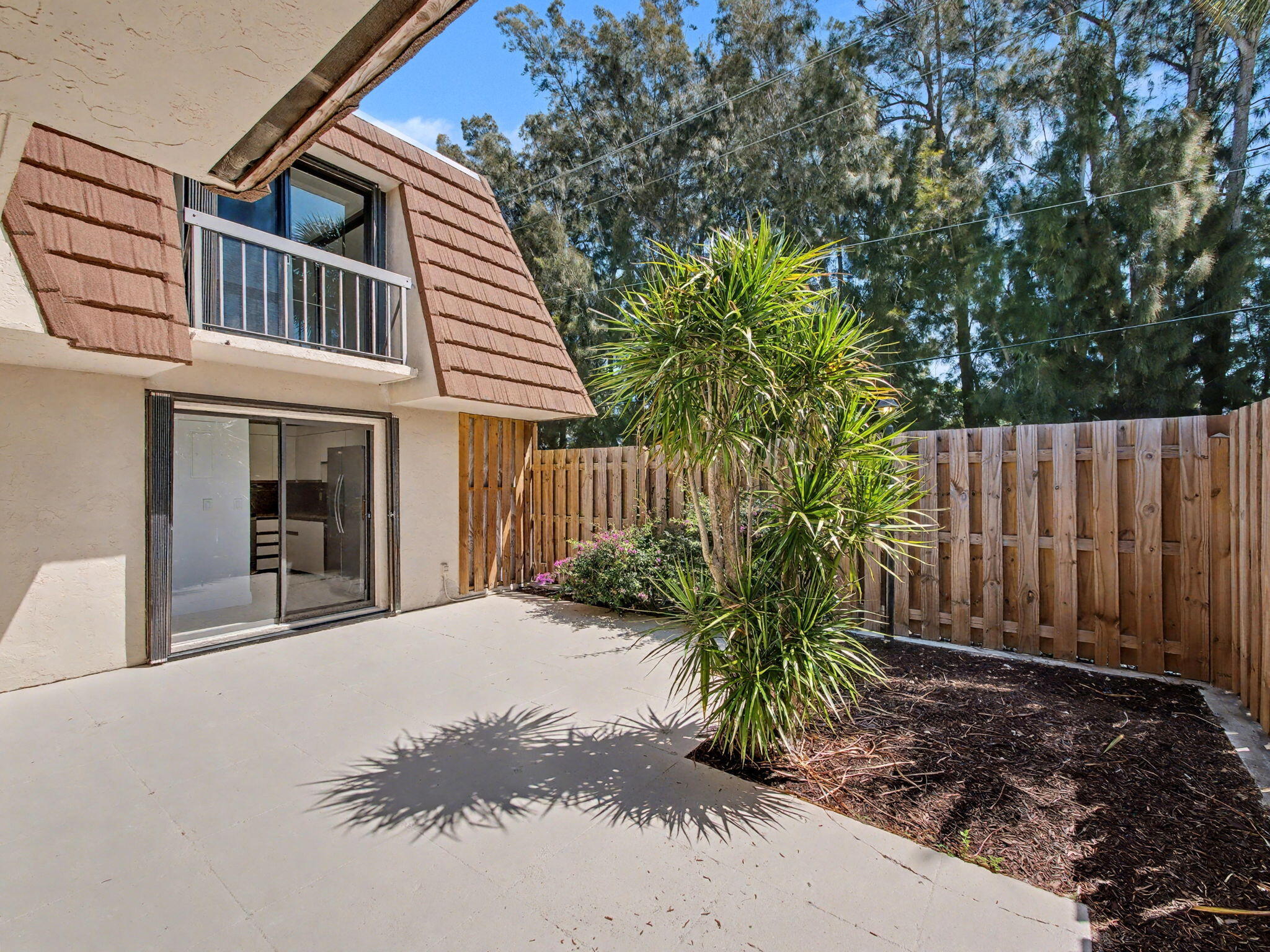 825 Center Street 12a