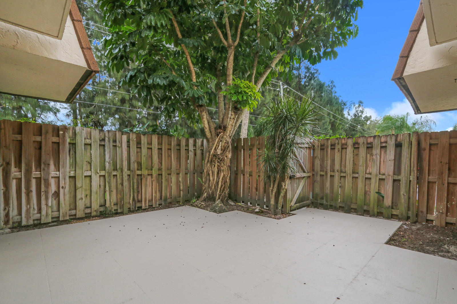 825 Center Street 12a