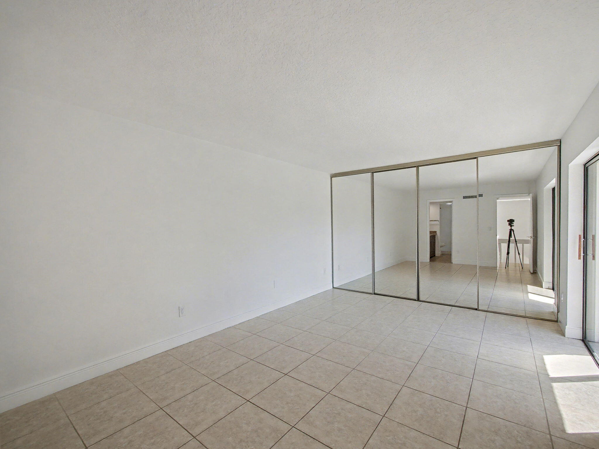 825 Center Street 12a