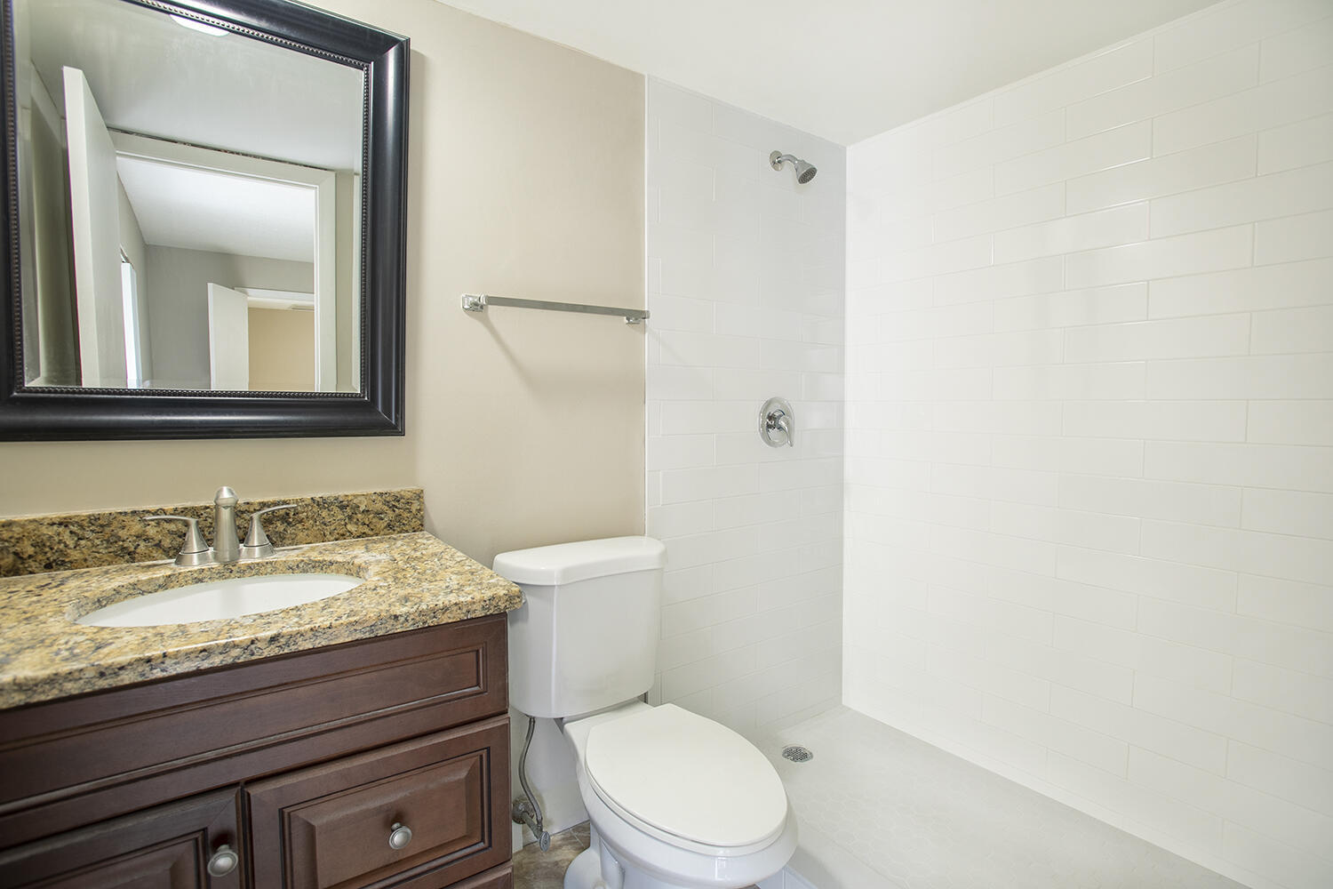 825 Center Street 12a