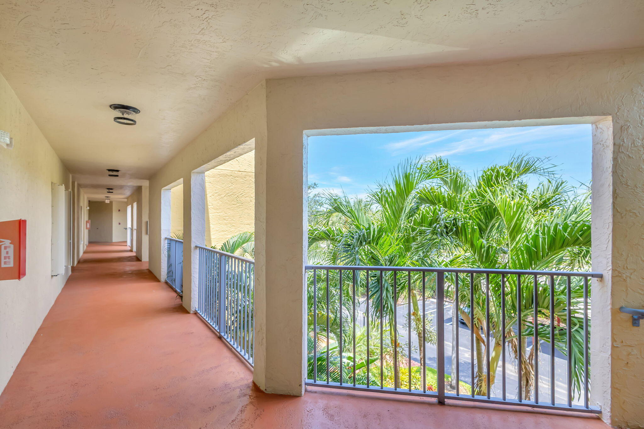 800 Uno Lago Drive 302