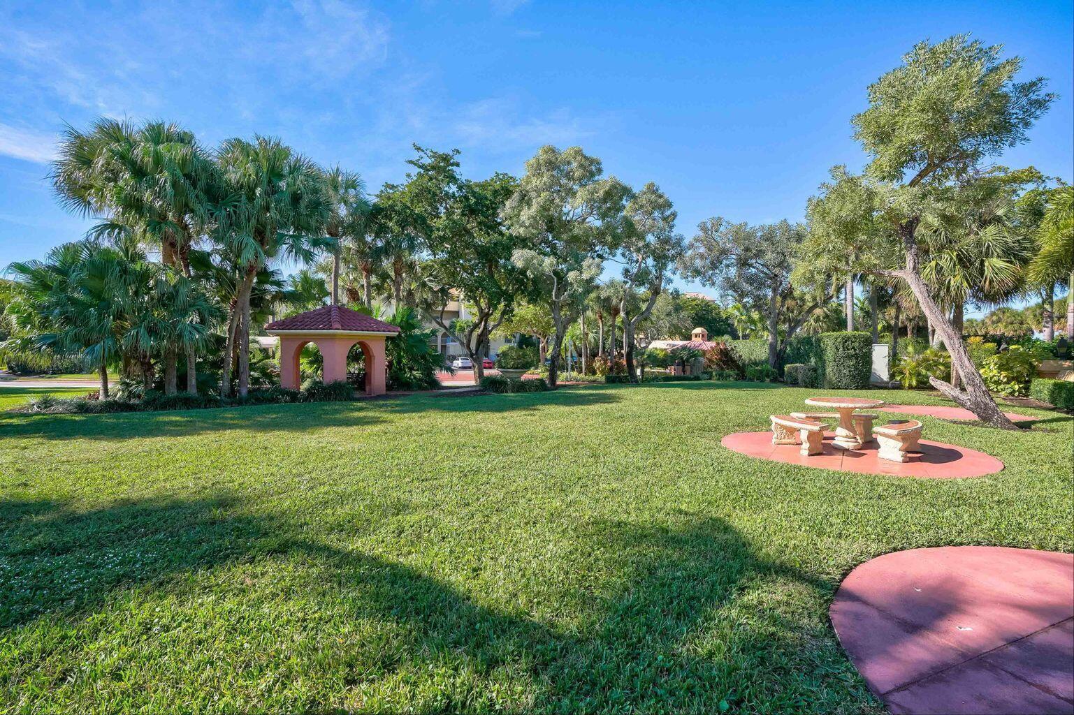 800 Uno Lago Drive 302