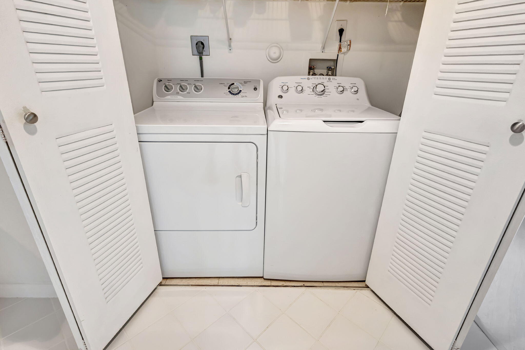 800 Uno Lago Drive 302