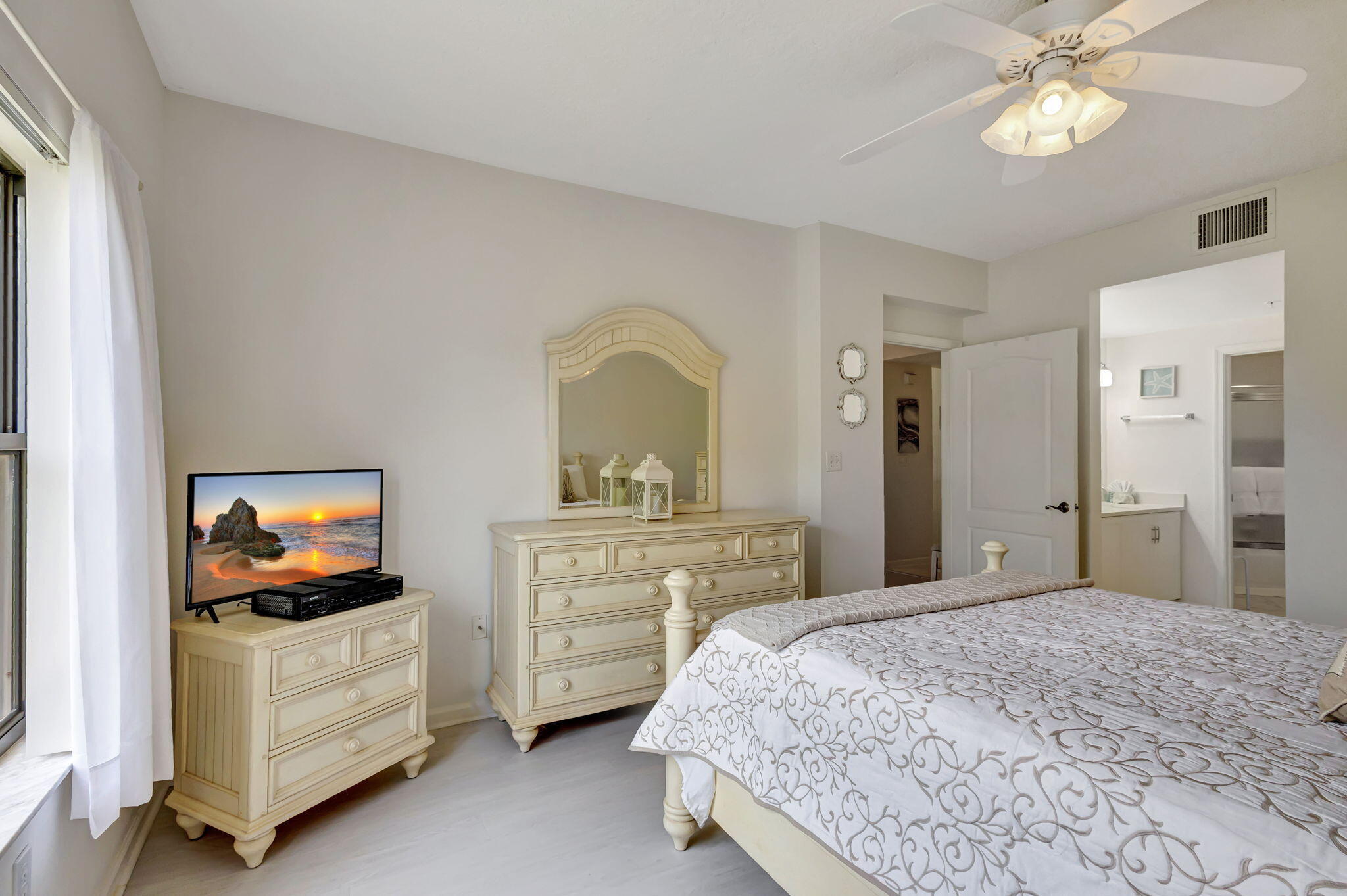 800 Uno Lago Drive 302