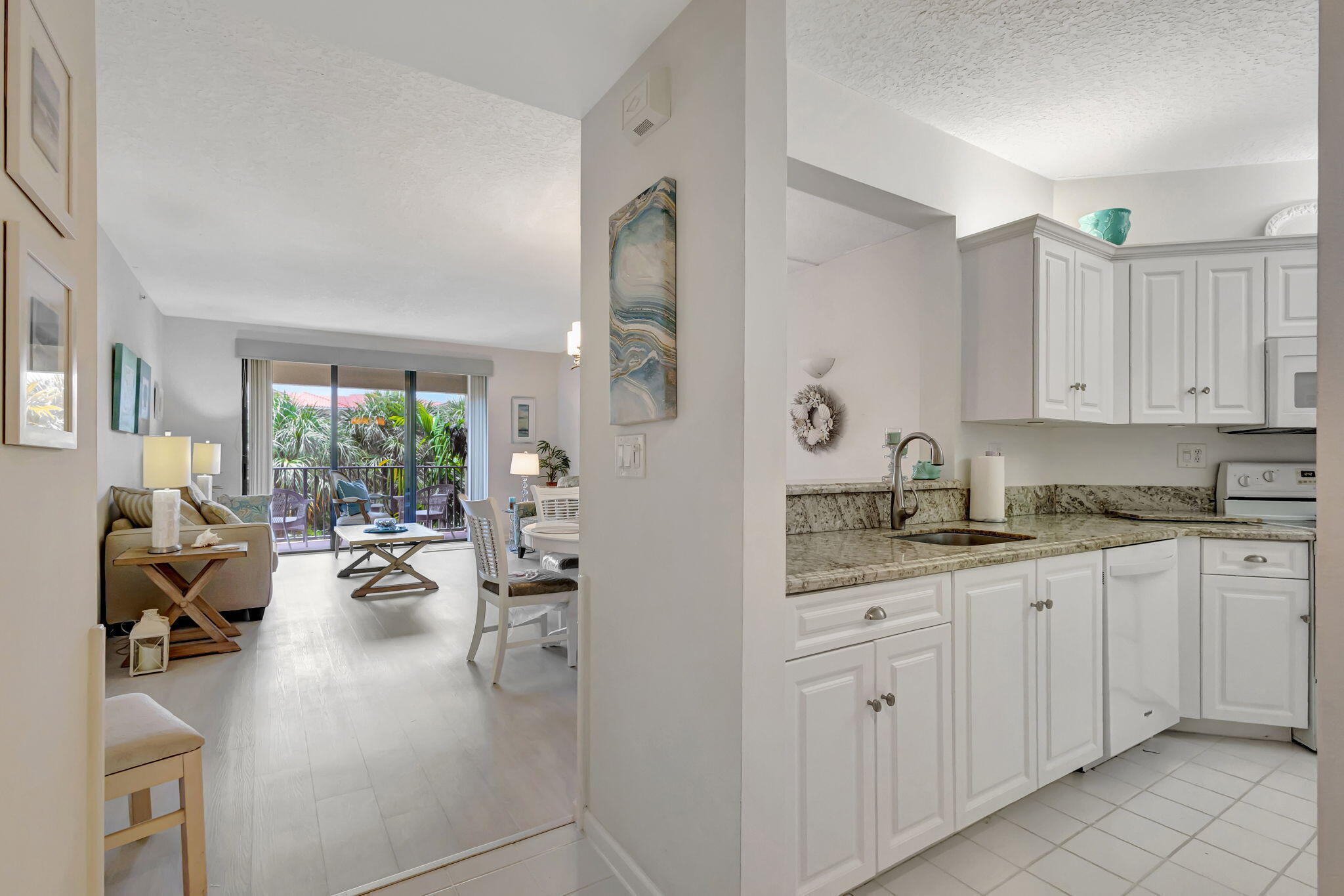 800 Uno Lago Drive 302