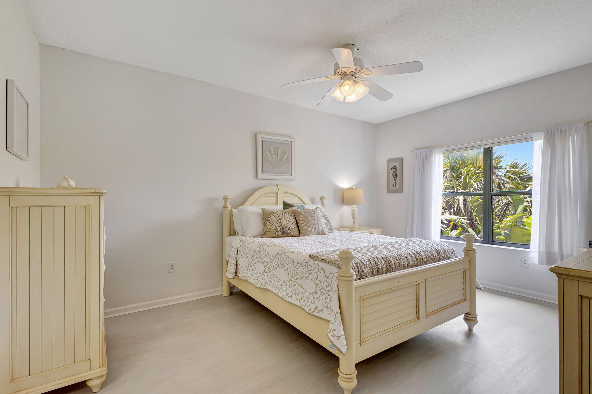 800 Uno Lago Drive 302