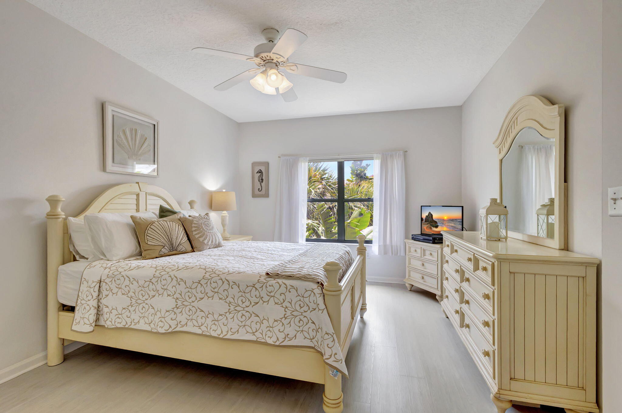 800 Uno Lago Drive 302