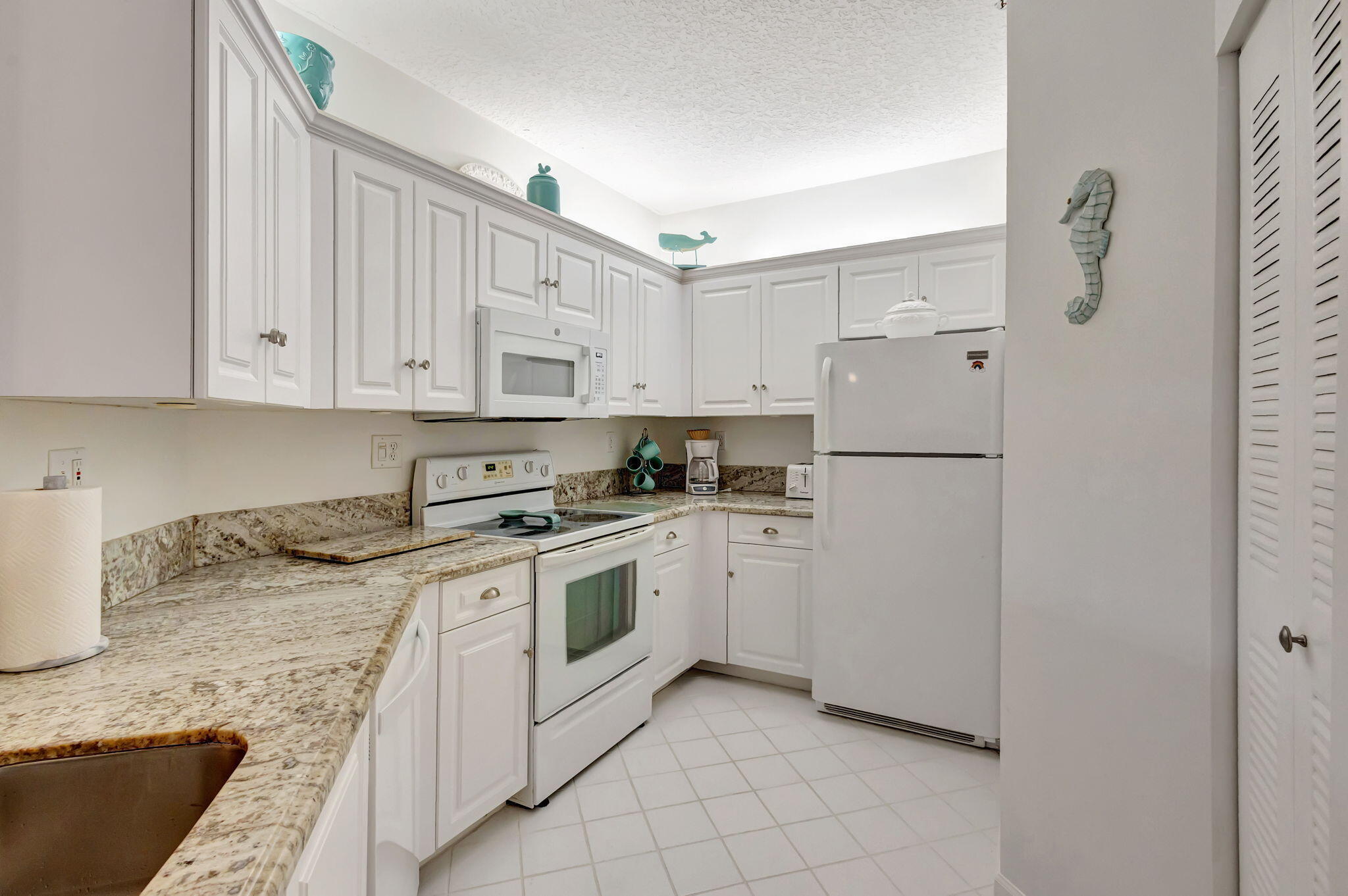800 Uno Lago Drive 302