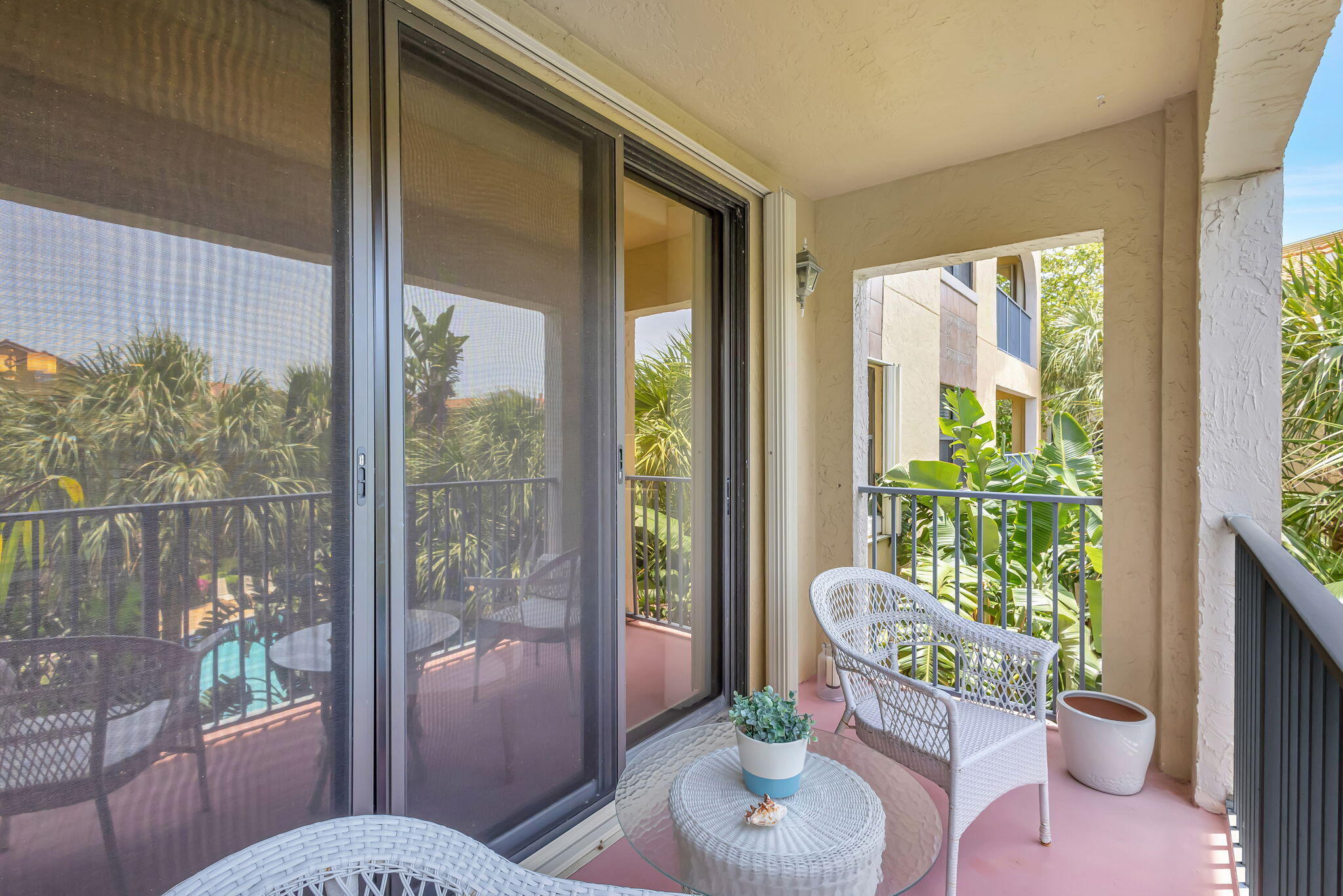 800 Uno Lago Drive 302