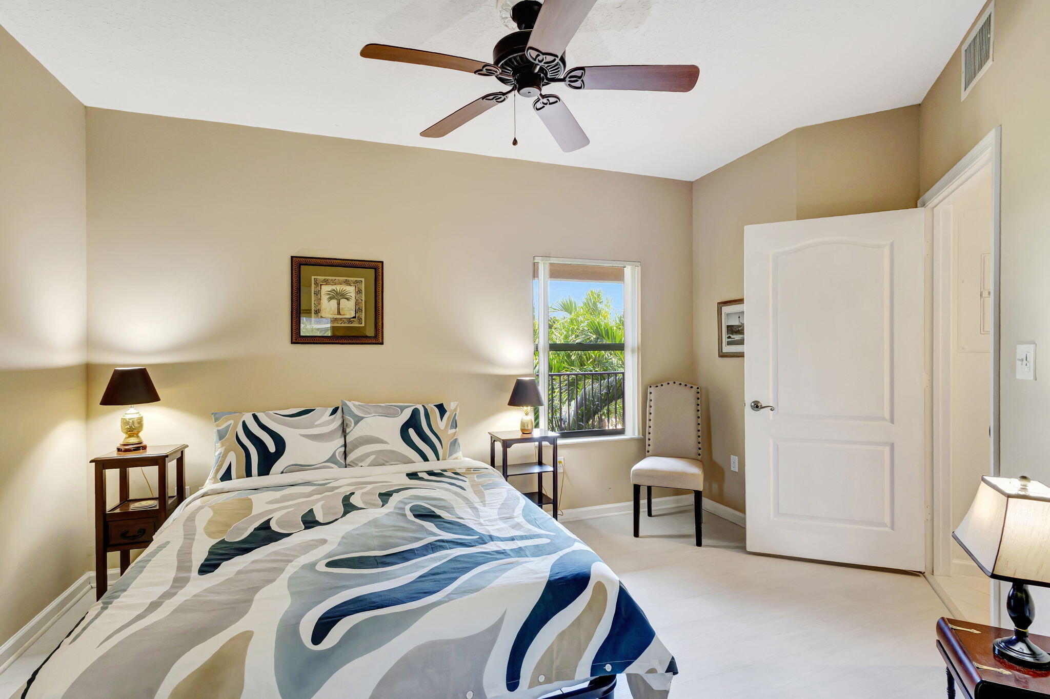 800 Uno Lago Drive 302