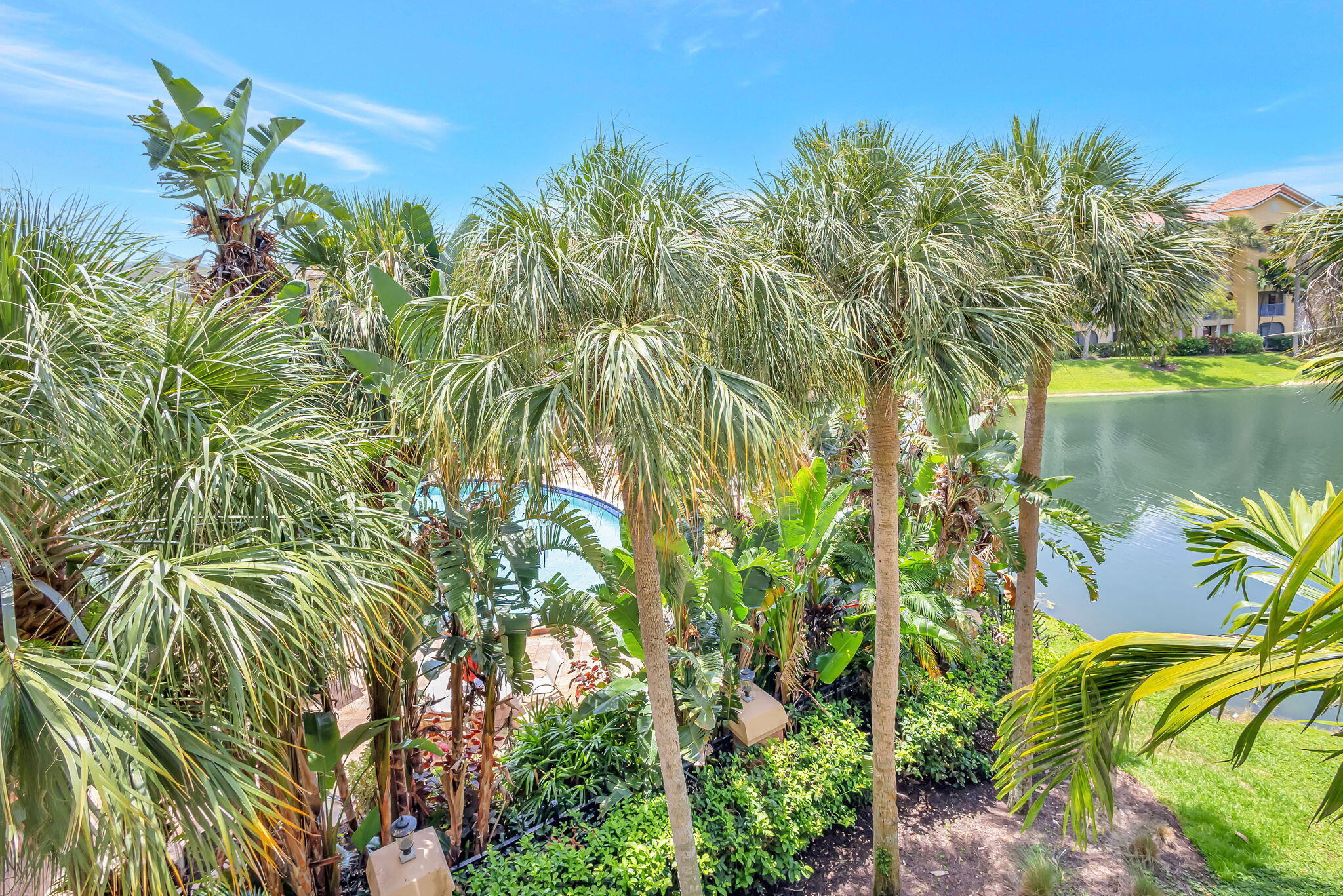 800 Uno Lago Drive 302