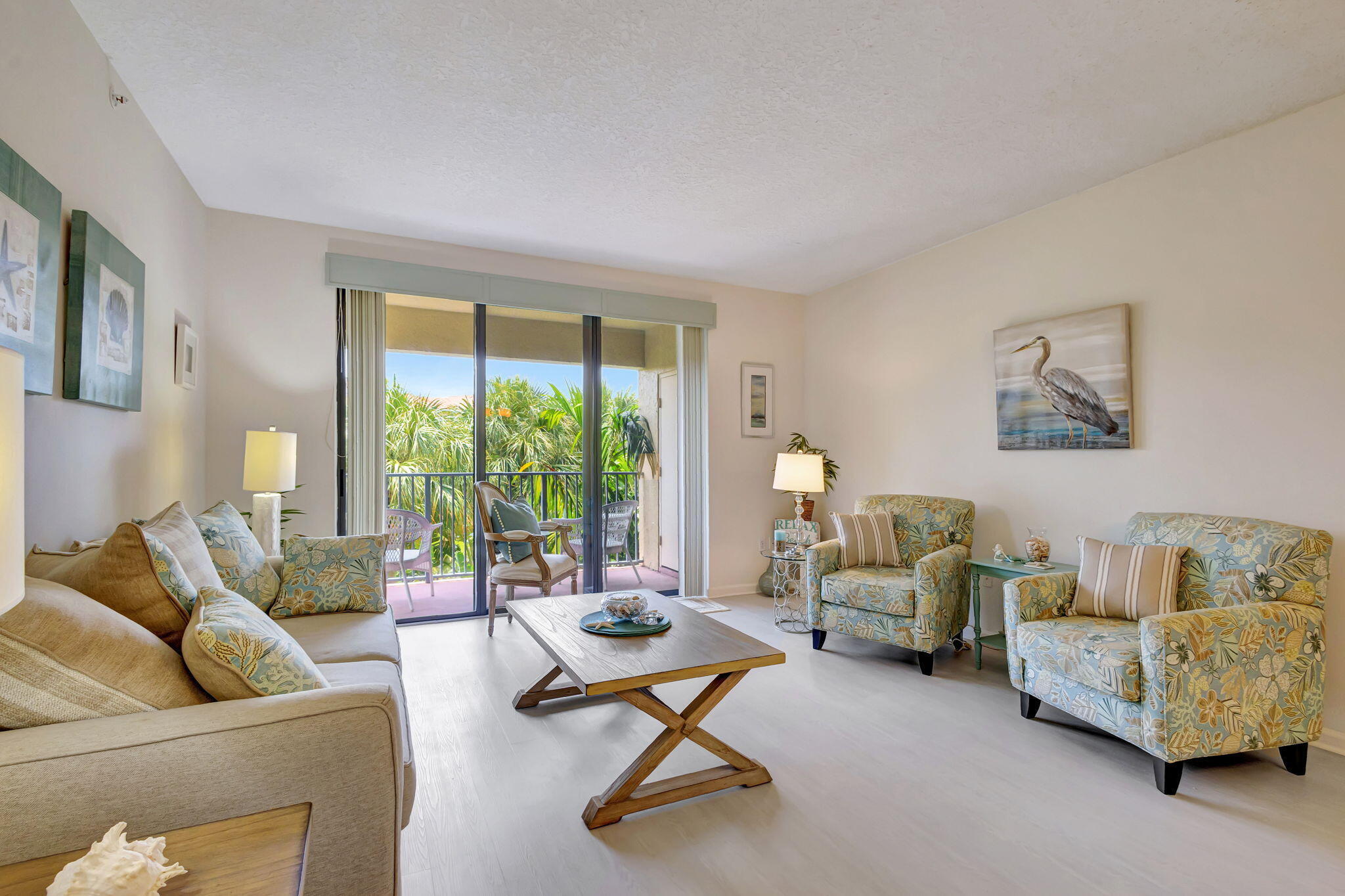 800 Uno Lago Drive 302