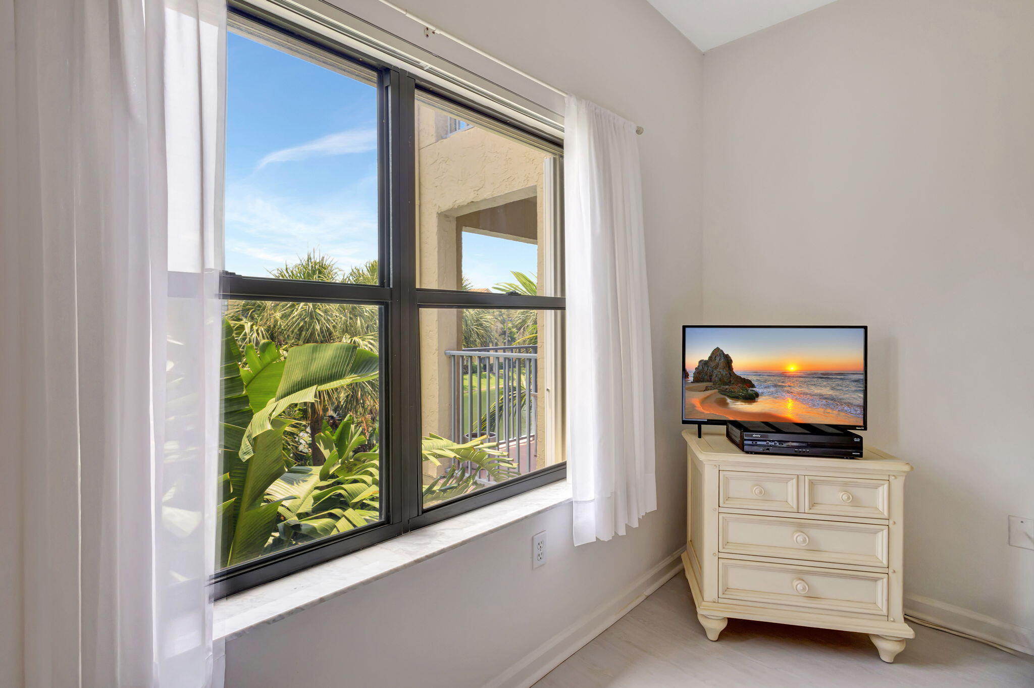 800 Uno Lago Drive 302