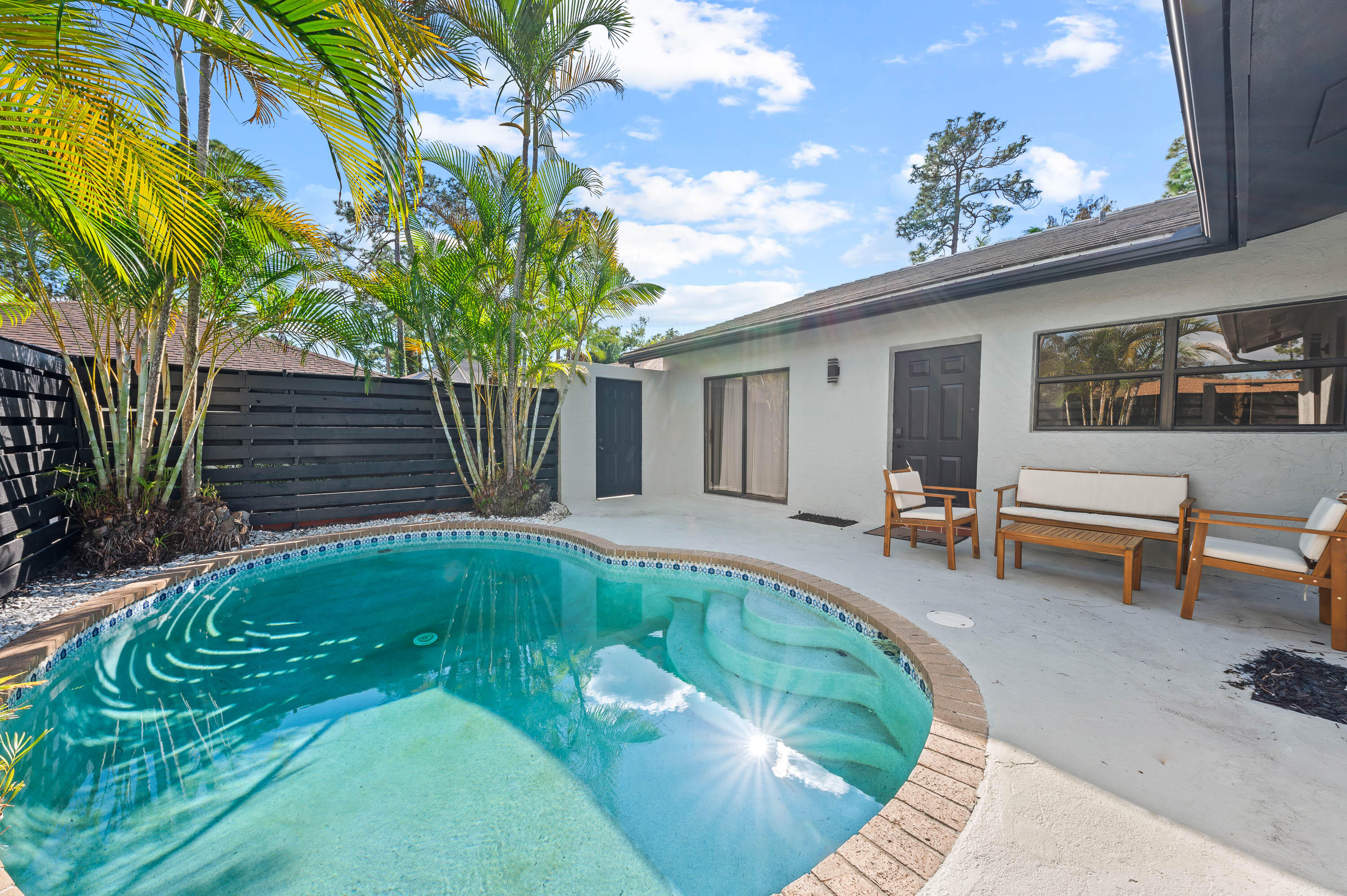 1277 Periwinkle Place