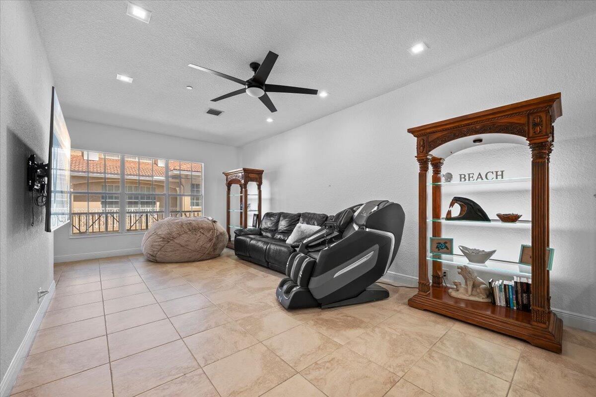 5102 Artesa Way W