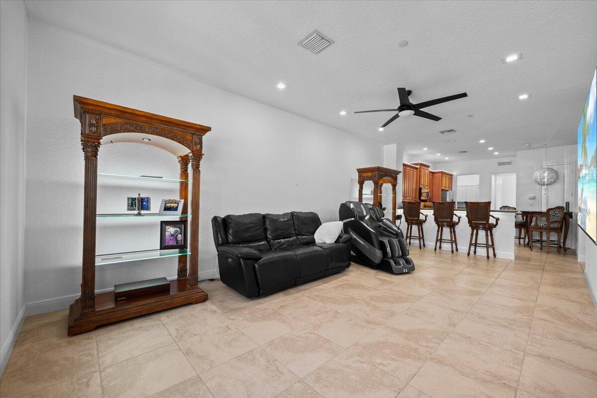 5102 Artesa Way W