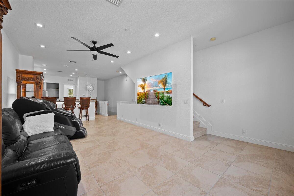 5102 Artesa Way W