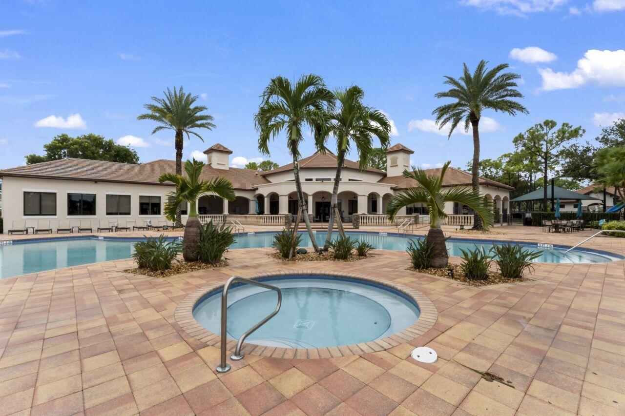8492 Breezy Oak Way