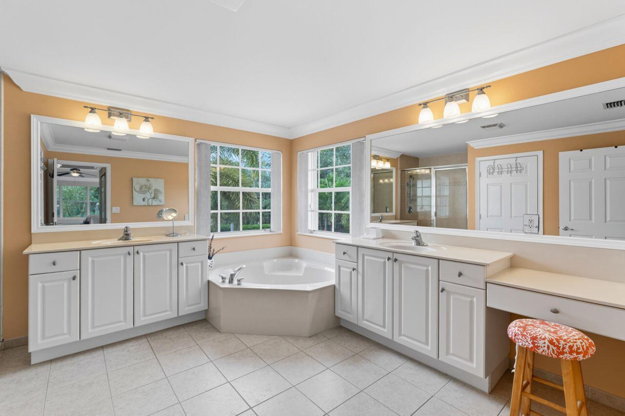 8492 Breezy Oak Way