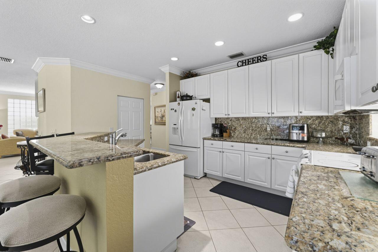8492 Breezy Oak Way