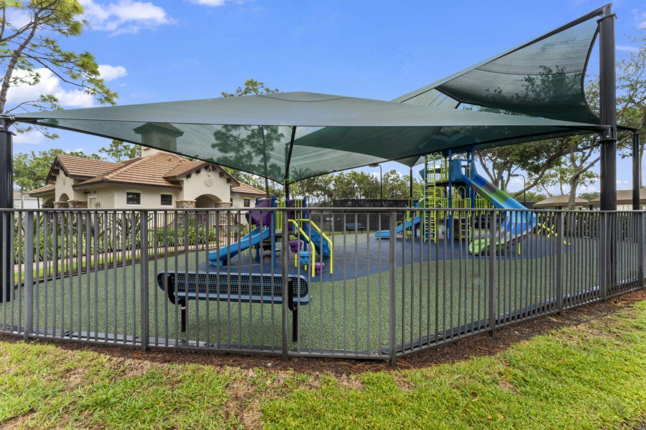 8492 Breezy Oak Way