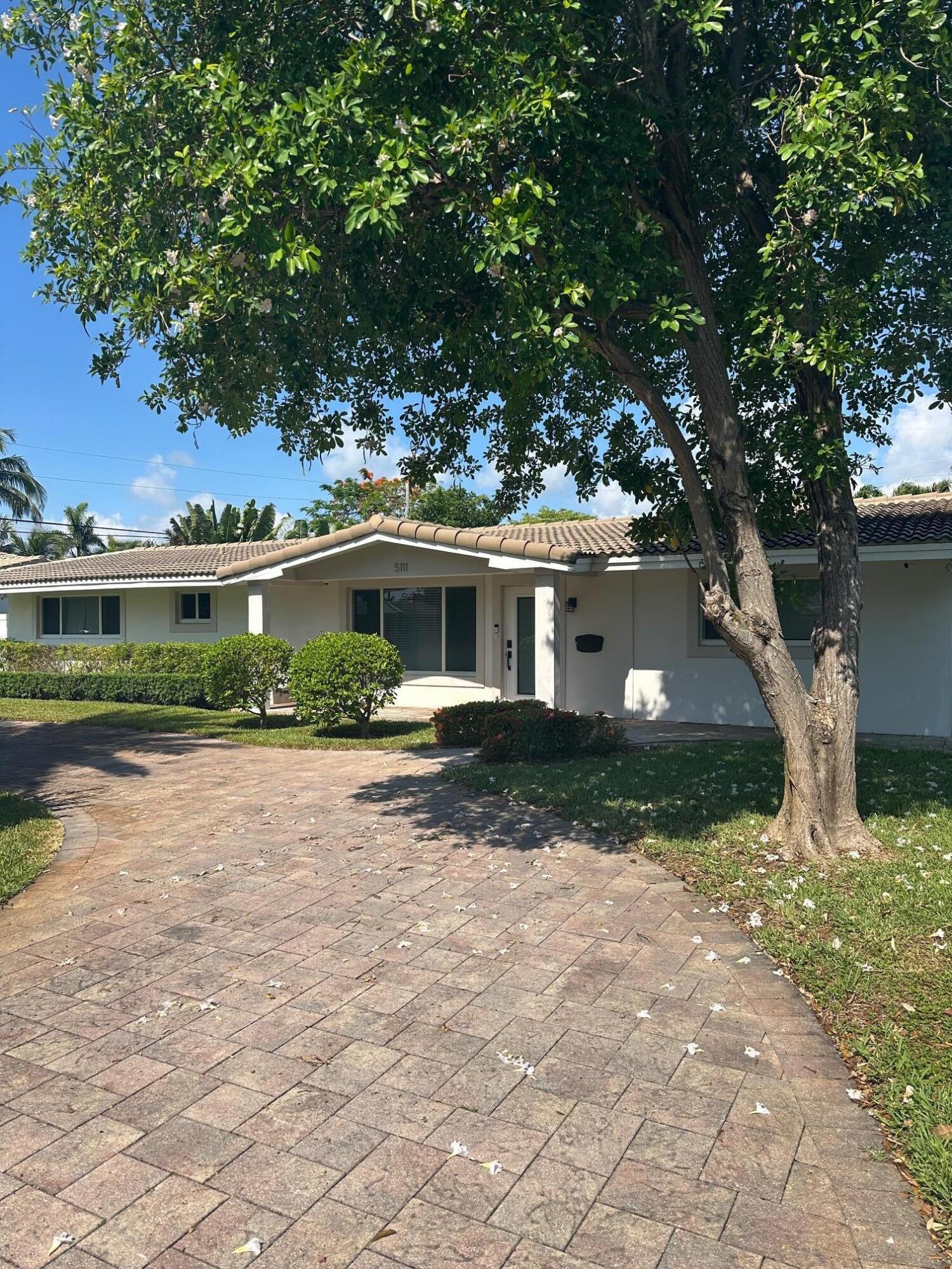 5111 NE 27th Terrace NE