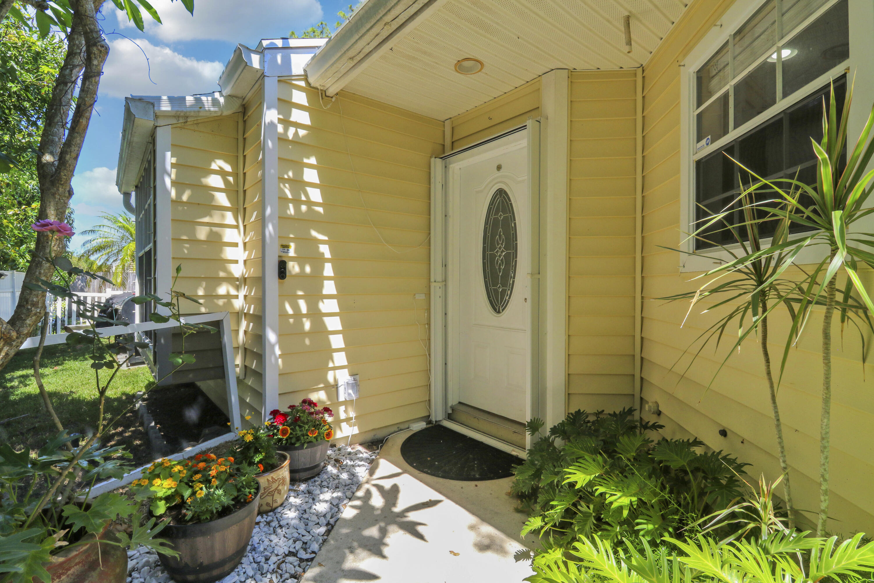 1437 Dandelion Lane