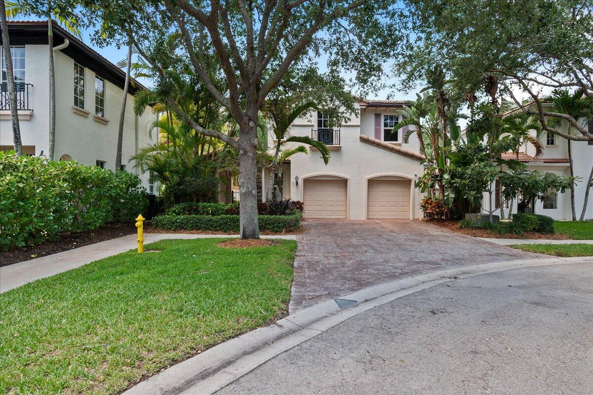 883 Taft Court
