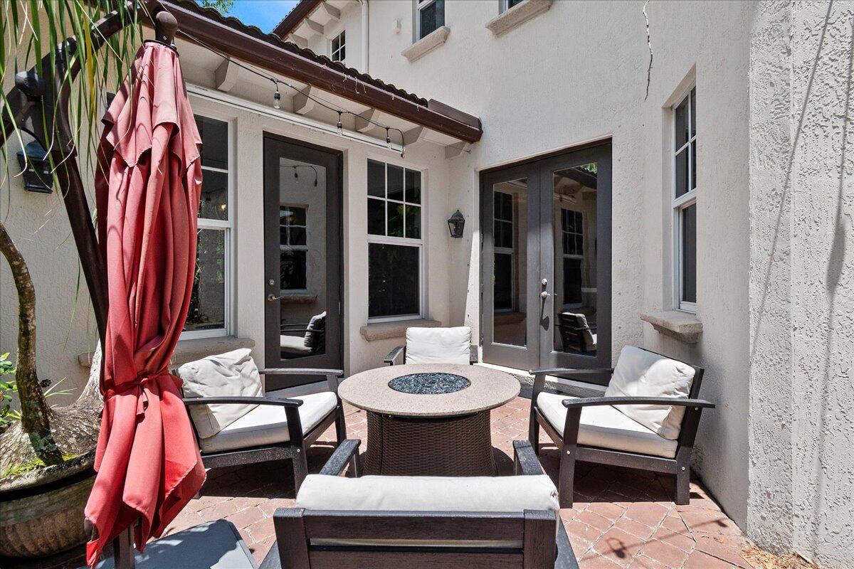 883 Taft Court