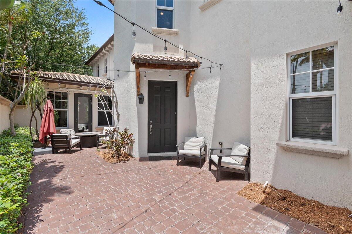 883 Taft Court