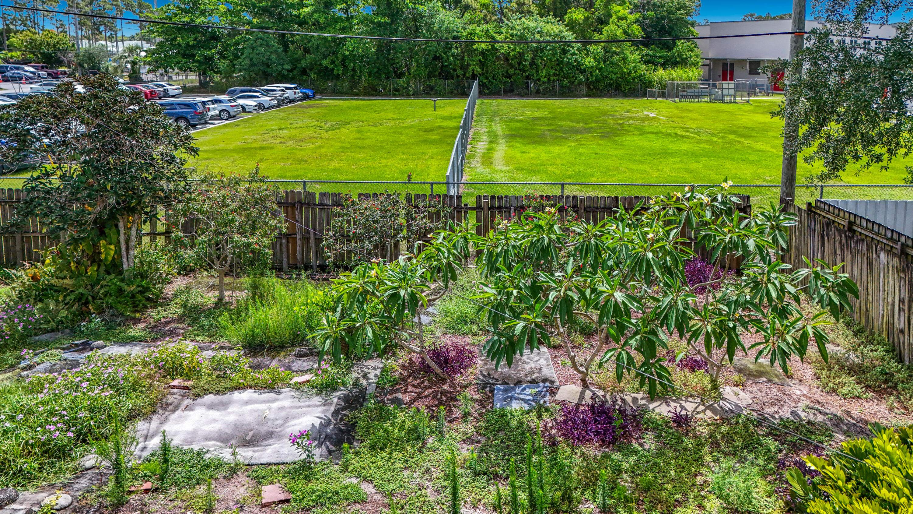 2066 Tarragon Road