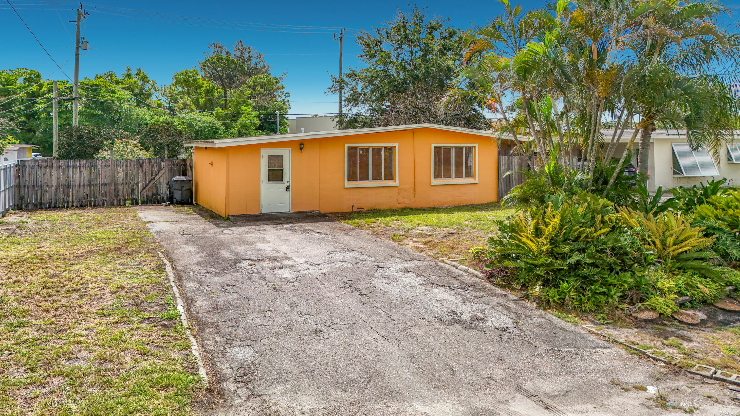 2066 Tarragon Road