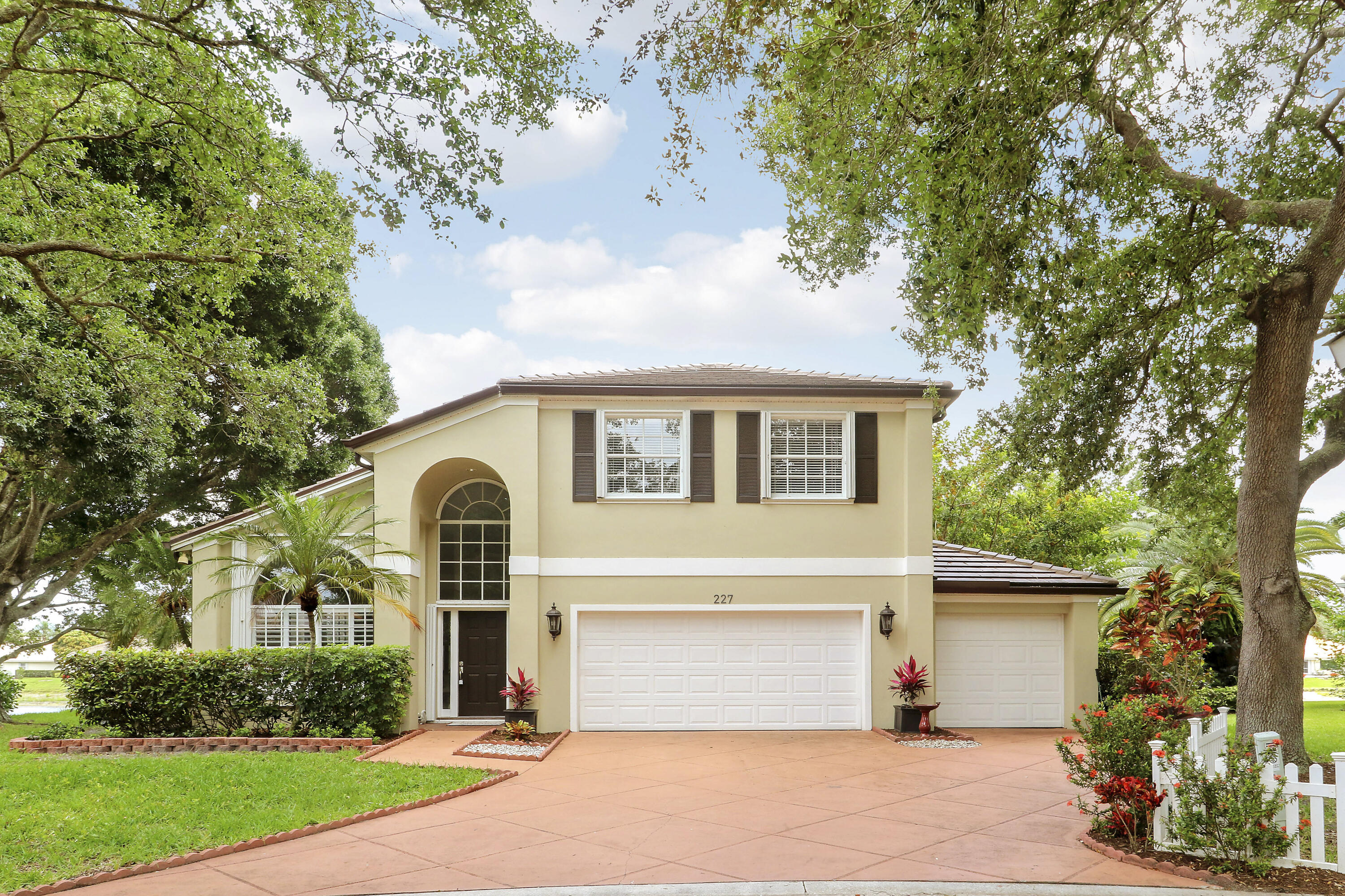 227 Skylark Point