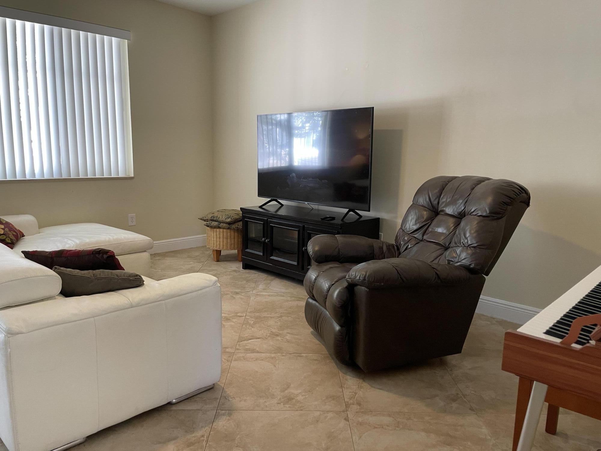 552 NW 39th Circle N