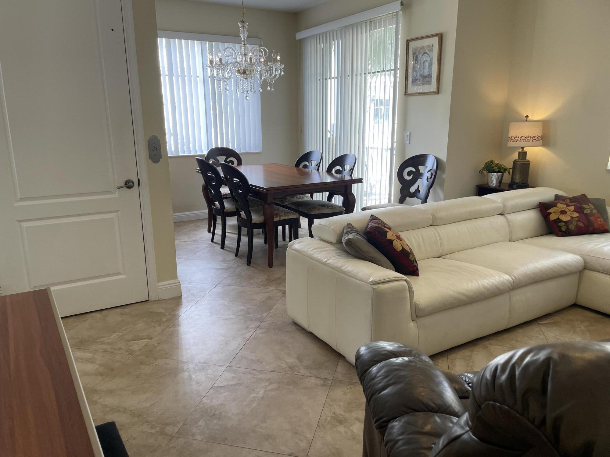 552 NW 39th Circle N