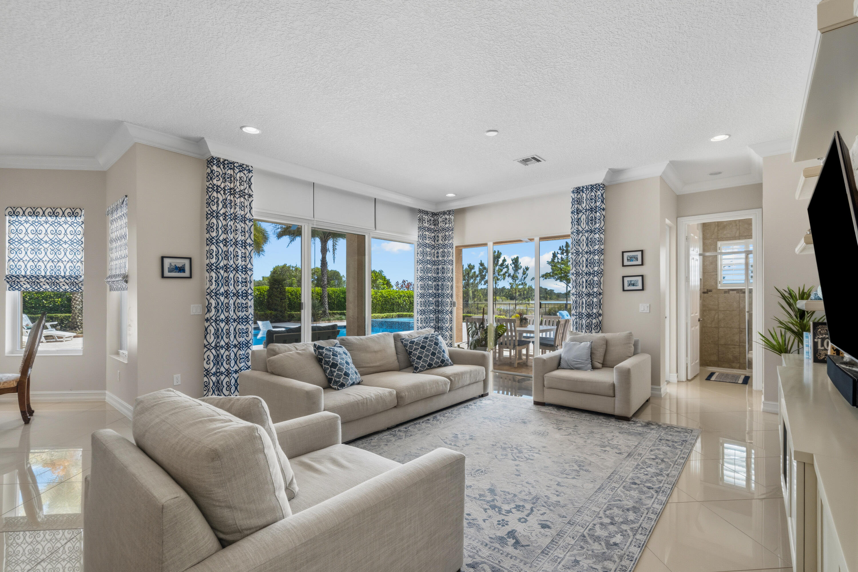 7727 Maywood Crest Drive